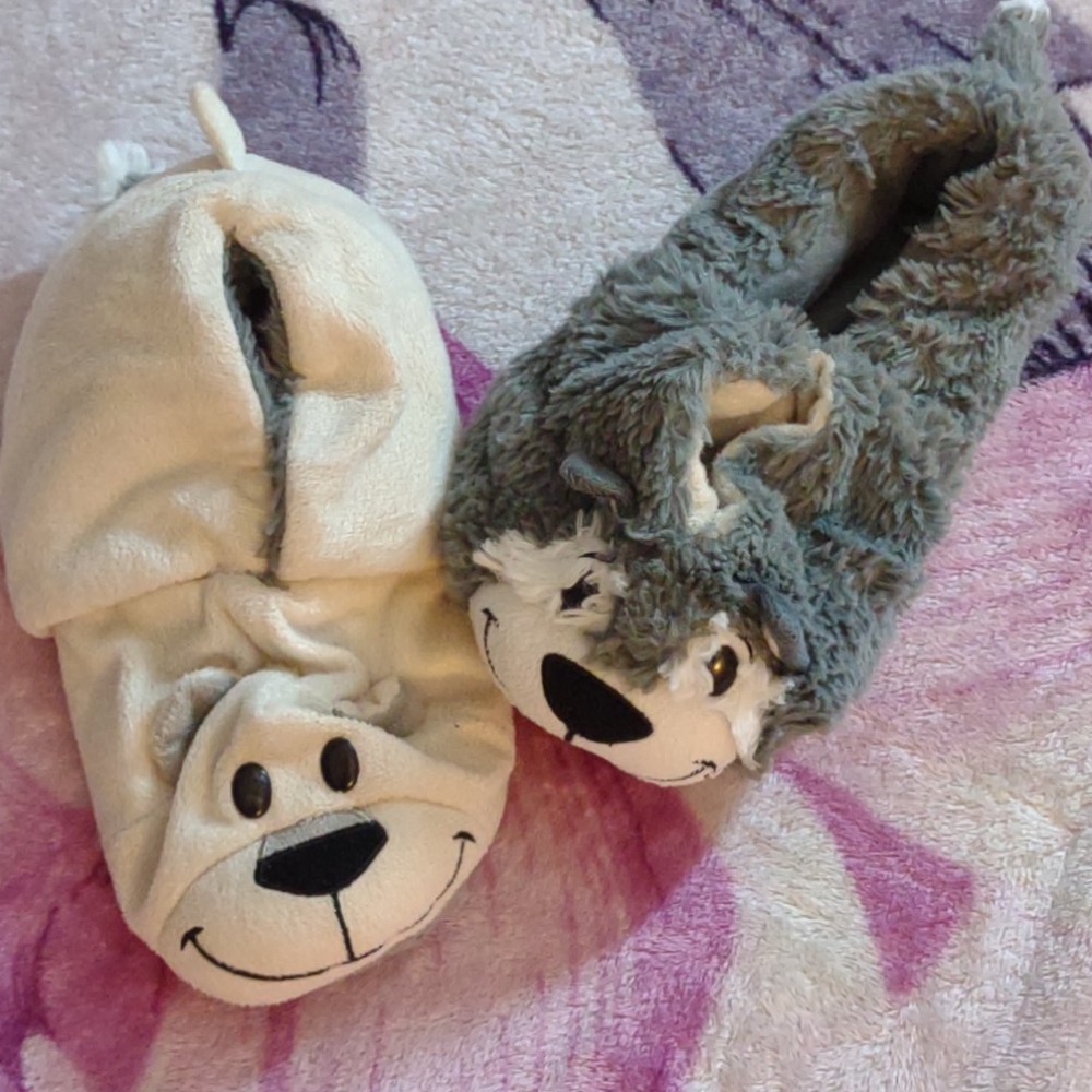 Kids slippers size 3-4